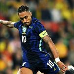 Raphinha patea el penal de Brasil. Foto: Brasil