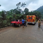 Así terminó el vehículo tras volcar en la vía Cuenca – Molleturo – El Empalme y que dejó una persona fallecida. /Cortesía