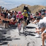 Richard Carapaz intentó varias veces acortar el tiempo en la general. Foto: La Vuelta