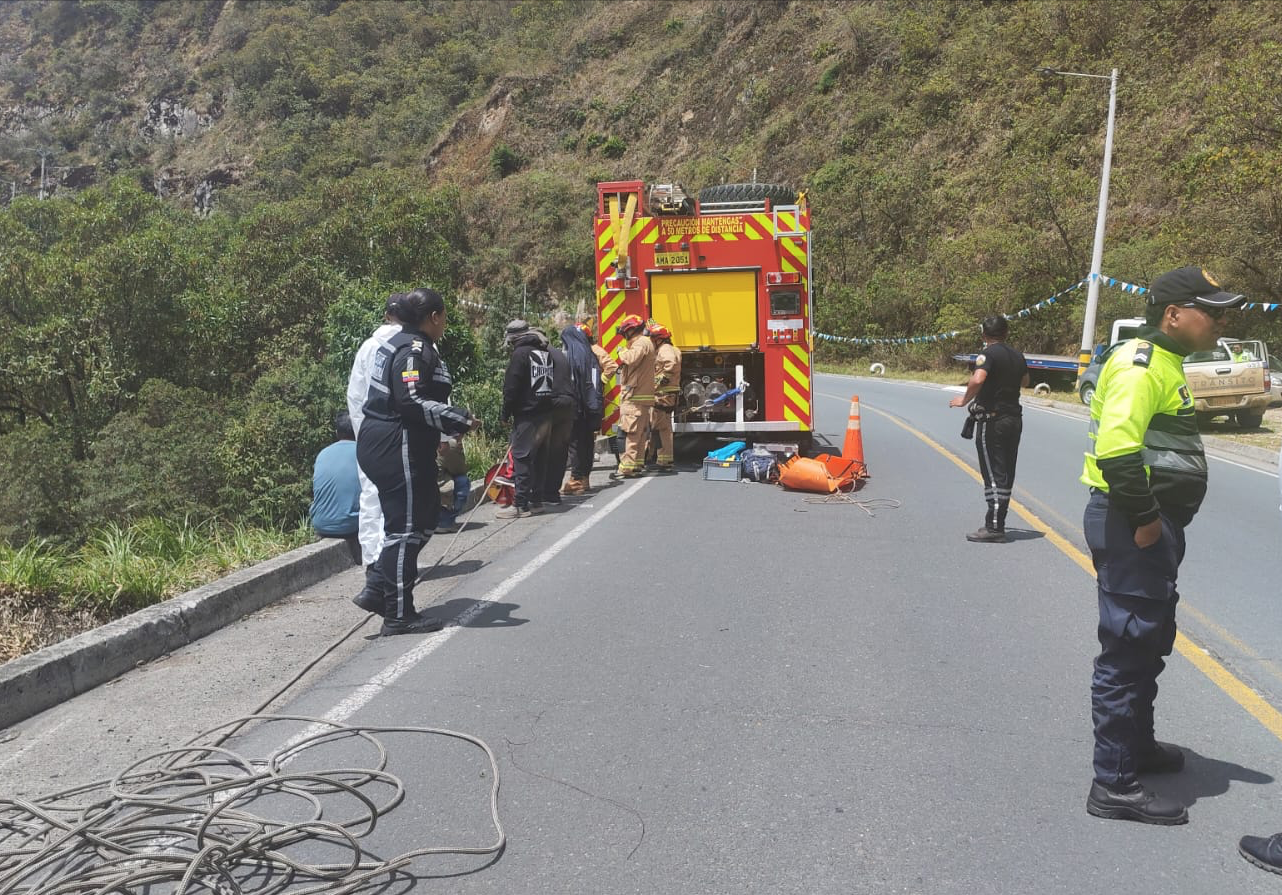 Dos personas fallecieron en un accidente de tránsito ocurrido en el kilómetro 57 de la vía Cuenca – Molleturo – El Empalme. /Cortesía