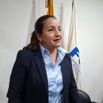Ximena Rojas Castro, fiscal provincial de Azuay, dio declaraciones en su despacho en Cuenca. /EL MERCURIO