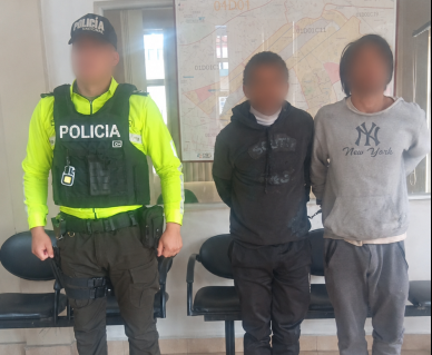 La Policía Nacional detuvo a dos sujetos por robar un restaurante en el centro de Cuenca.