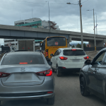 Largas filas reportaron conductores en el redondel del IESS. Foto: El Mercurio