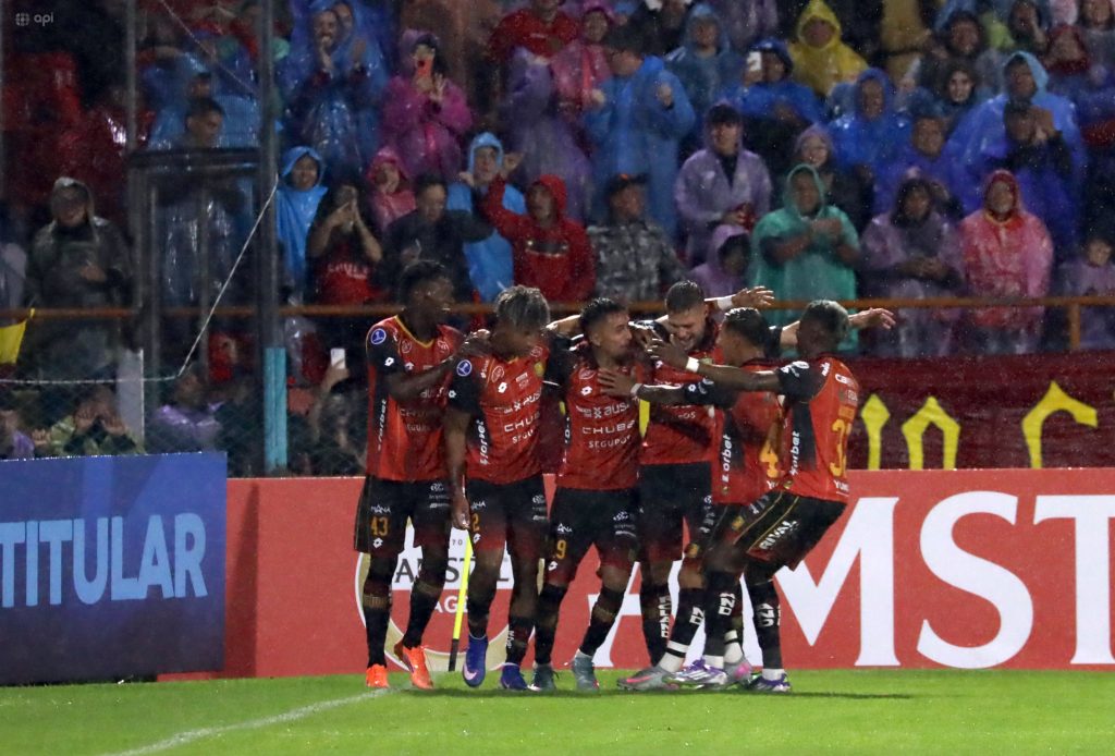 Jugadores del Deportivo Cuenca celebra gol. Foto: API