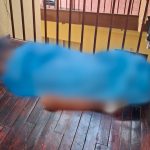 Un hombre fue hallado muerto en una casa en Cuenca. Se presume que sufrió una caída en la ducha.