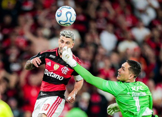 De Arrascaeta al momento de anotar ante Independiente del Valle. /Flamengo