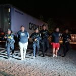 Dos detenidos y seis migrantes rescatados fue el resultado de un control en El Progreso, en Guatemala.