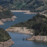El río Paute registra un bajo caudal, en medio de la reducción de los niveles de los embalses.