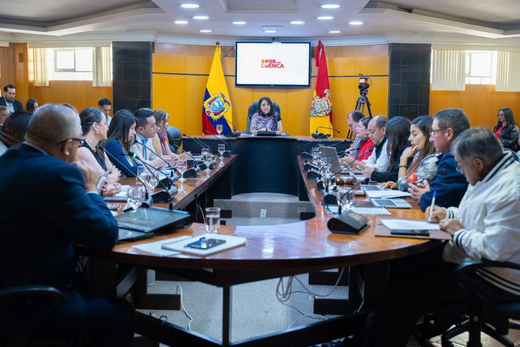 El Municipio de Cuenca ejecuta un informe sobre parientes de concejales que trabajan en la corporación. /EL MERCURIO