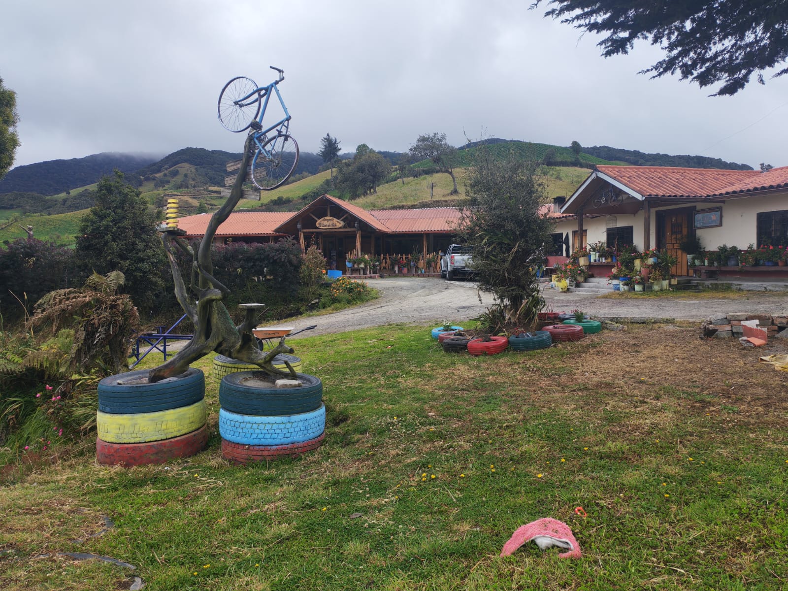 En la casa de Richard Carapaz, se construyó un restaurante.