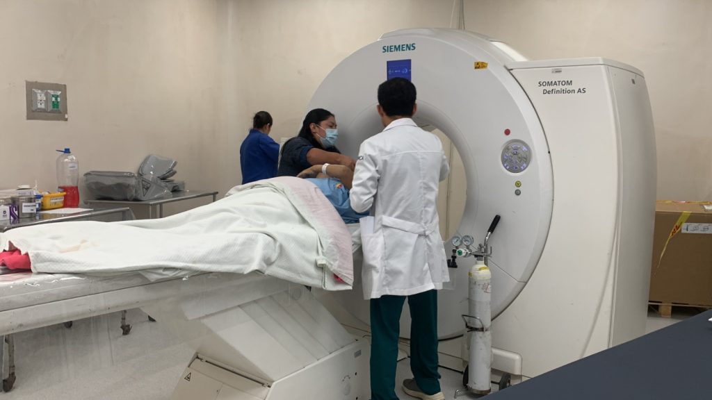 hospital - tomógrafo