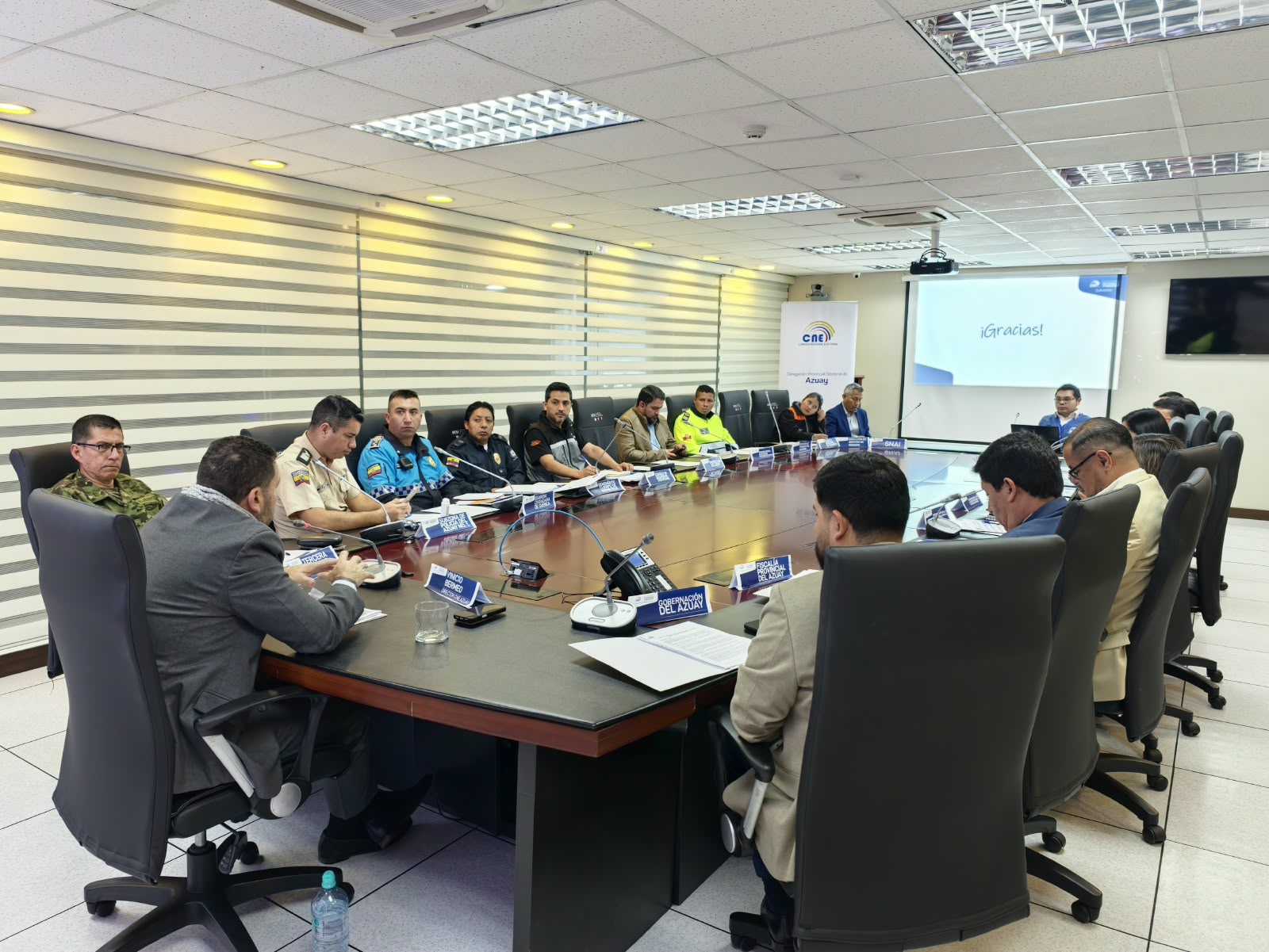 Mesa de seguridad en Azuay