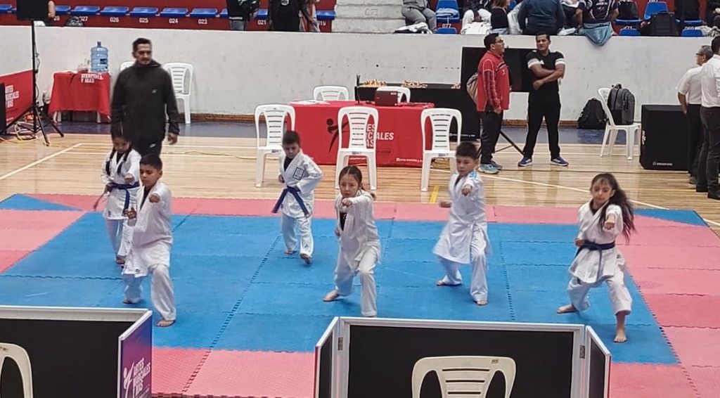 Karatecas durante su competencia. Foto: Cortesía