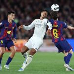 Pedri, Gavi y Bellingham disputan balón. Foto: La Liga