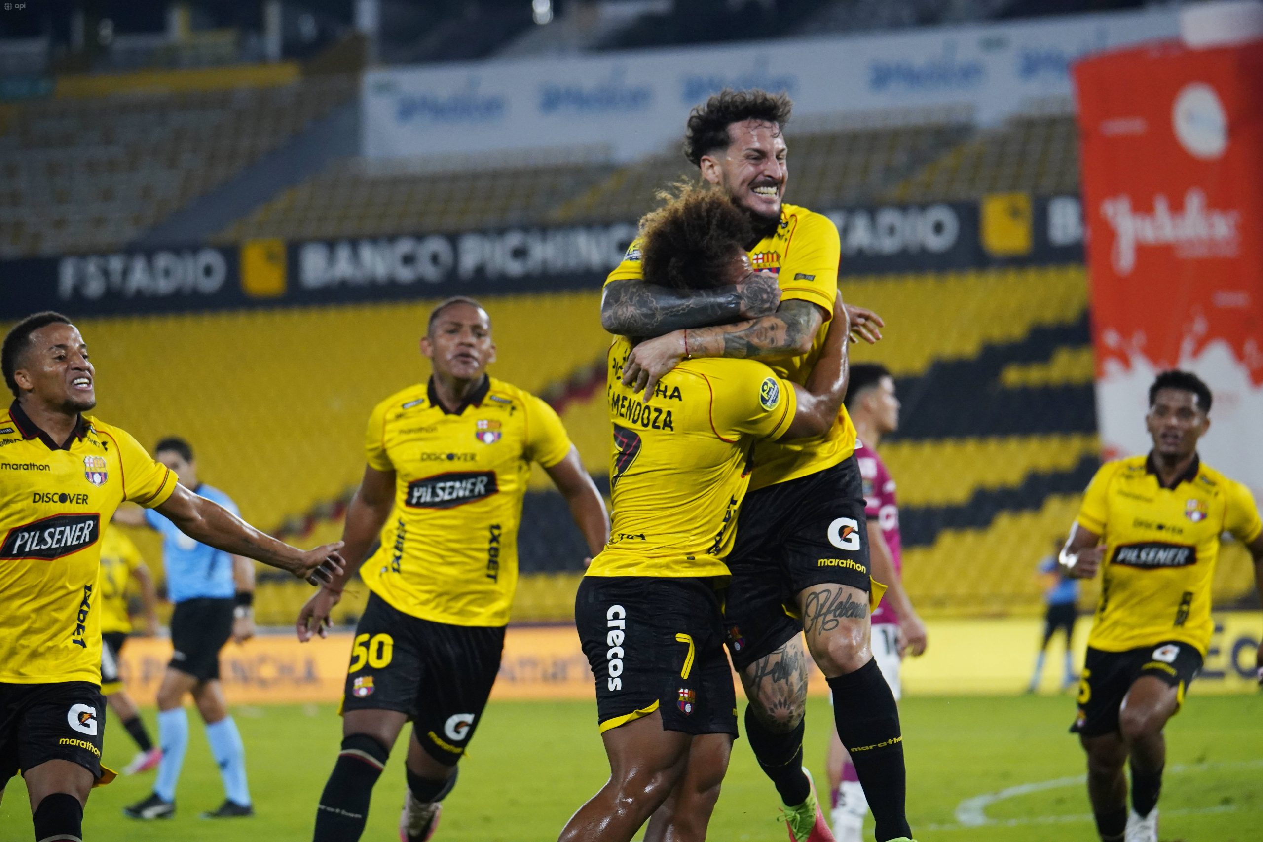 Darío Benedetto celebra gol del triunfo. Foto: API