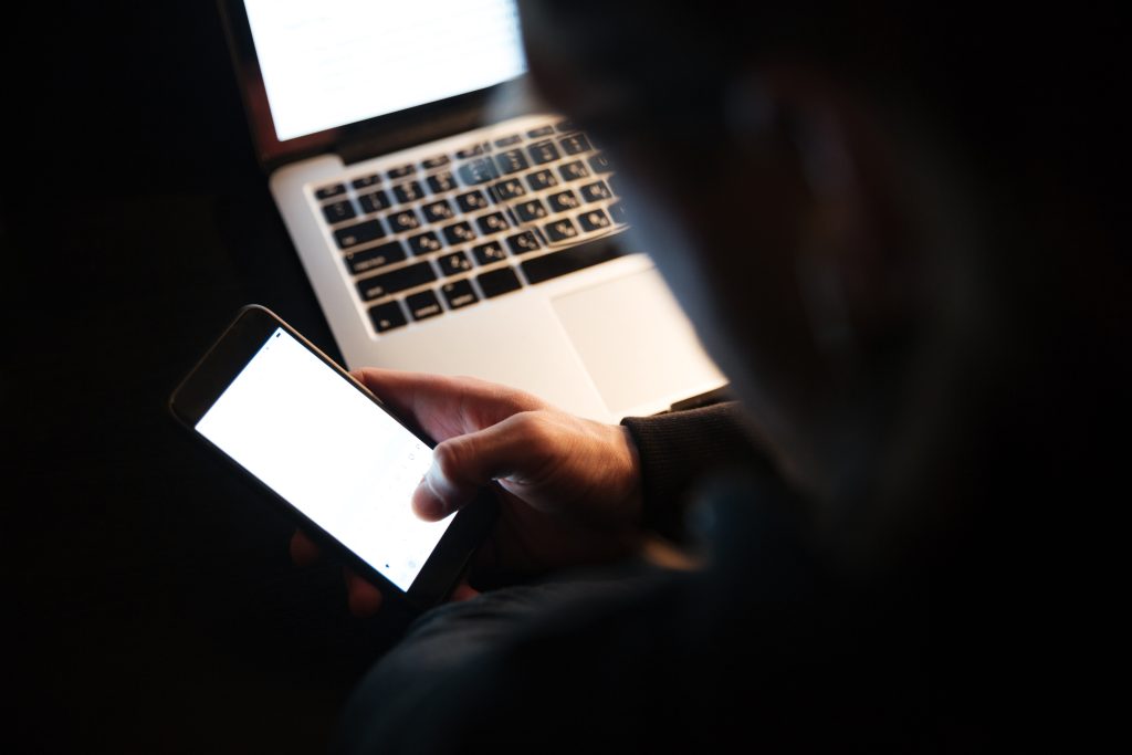 Autoridades investigan supuestas páginas web fraudulentas de figuras públicas. / Foto tomada de Magnific