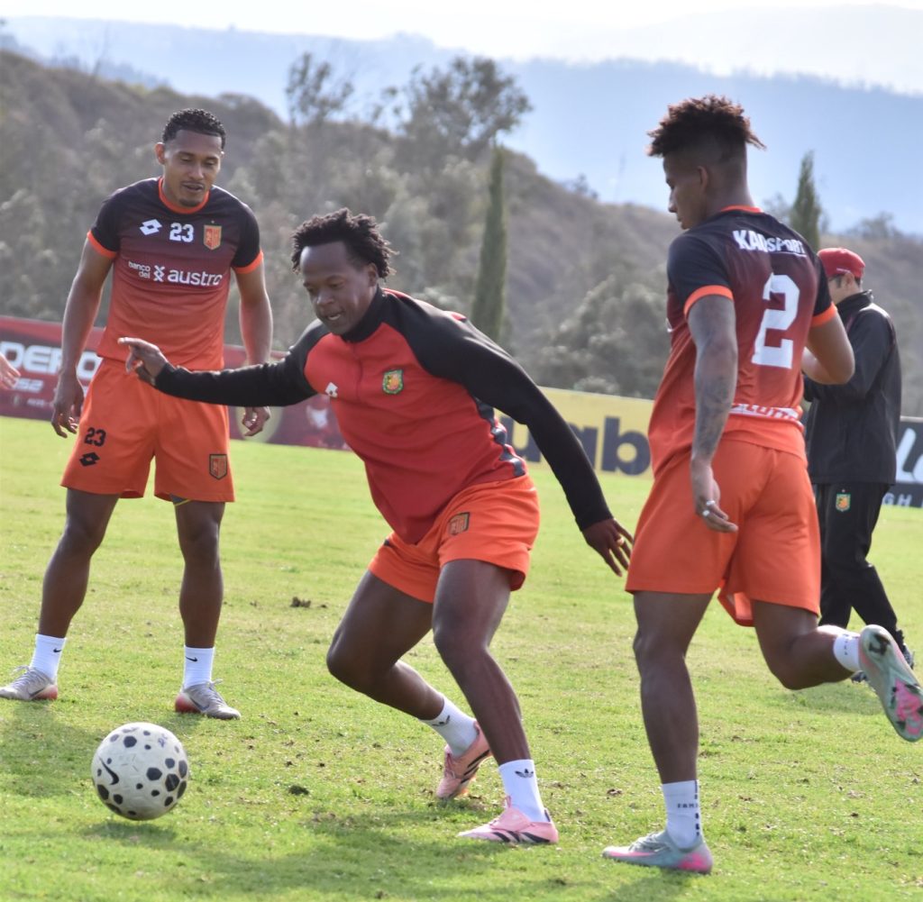 Entrenamiento del Deportivo Cuenca.