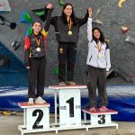 Renata Landeta celebra el segundo lugar en escalada. /Cortesía
