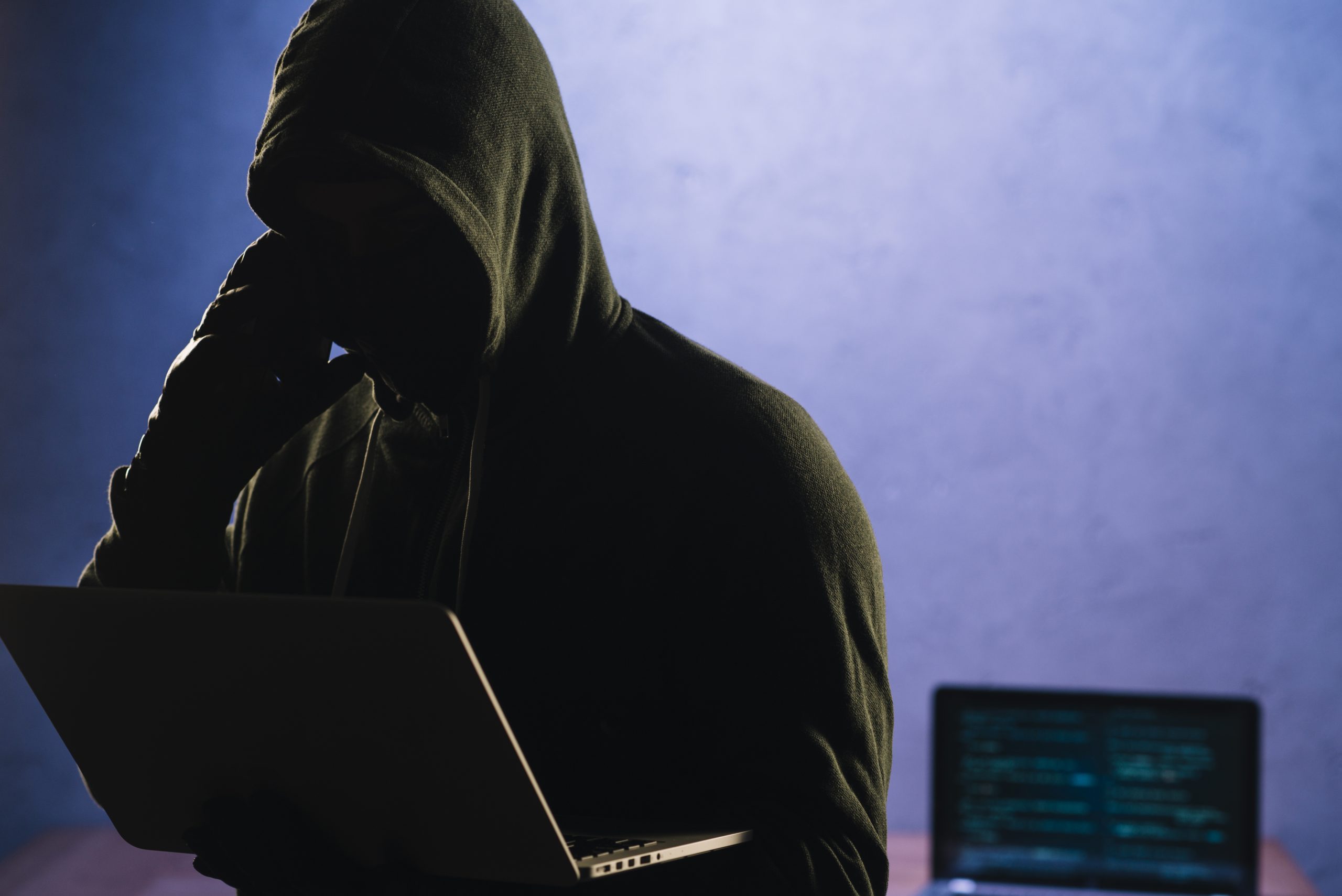 Dos hermanos son sentenciados a seis años de privación de la libertad por extorsionar a un comerciante de Cuenca. /Cortesía