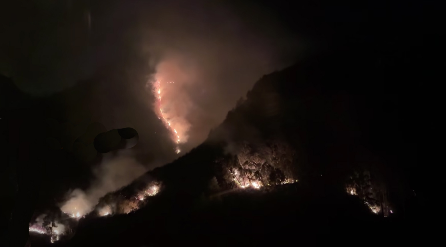 Un grave incendio forestal se presentó en el sector el Tahual, perteneciente a la parroquia San Cristóbal, cantón Paute. /Cortesía