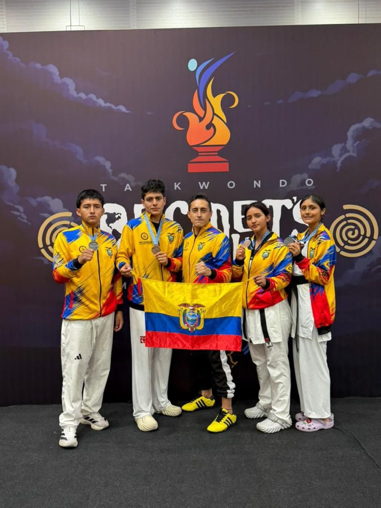 Delegación azuaya al finalizar torneo de taekwondo. /Cortesía