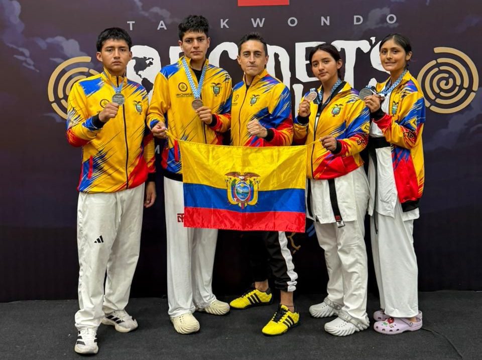 Delegación azuaya al finalizar torneo de taekwondo. /Cortesía