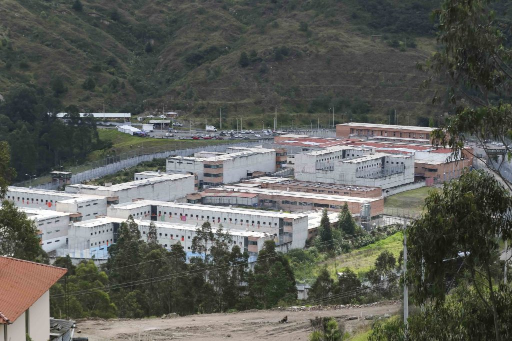 Dos reclusos escaparon de la cárcel de Turi el pasado lunes 28 de septiembre. Hay cuatro servidores policiales bajo investigación. / EL MERCURIO