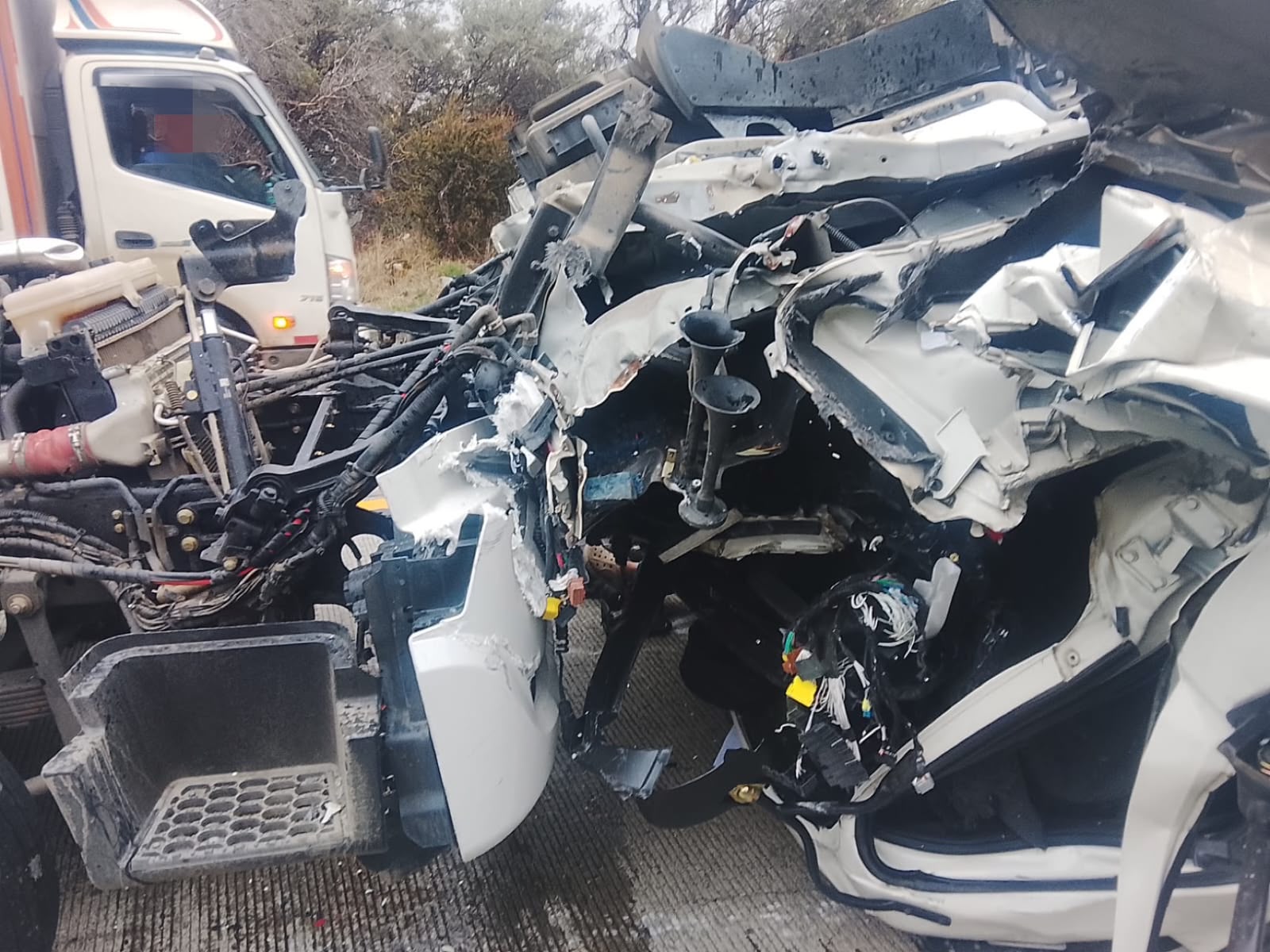 Así terminaron los vehículos involucrados en un grave accidente de tránsito registrado en la vía Cuenca – Molleturo – El Empalme. /Cortesía