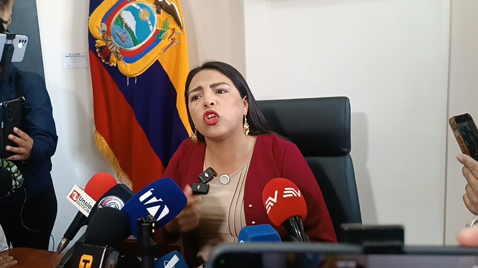 Marisol Peñaloza, alcaldesa de Cuenca, dio detalles sobre los allanamientos ejecutados por la Fiscalía en dependencias municipales y en viviendas particulares. Aseguró que se trata de exfuncionarios, no actuales. /Cortesía