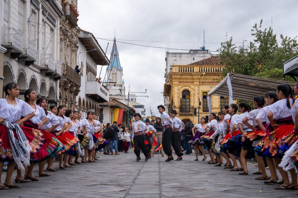Para el jueves, 29 de octubre de 2026, se prevén cierres viales en el centro histórico debido al desfile estudiantil. /Cortesía