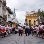 Para el jueves, 29 de octubre de 2026, se prevén cierres viales en el centro histórico debido al desfile estudiantil. /Cortesía