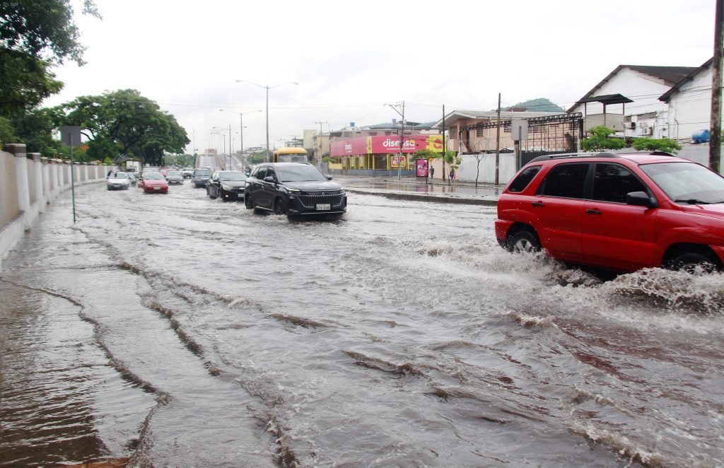 Las lluvias continuarán en Ecuador, sobre todo en la Costa. Foto: API