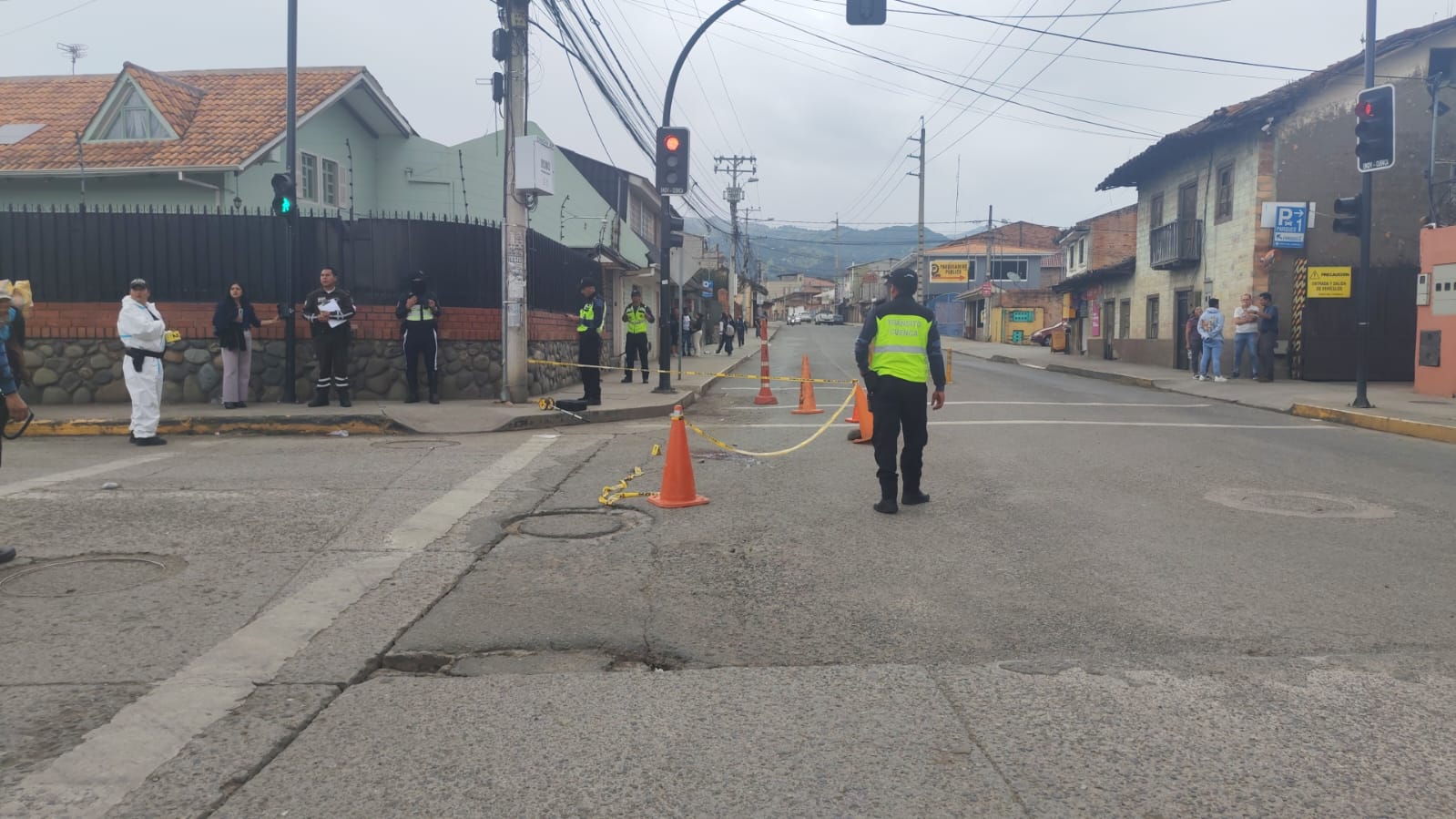 Un ciudadano falleció cuando caminaba junto con su esposa por el sector de Cristo del Consuelo, en Cuenca. /Cortesía