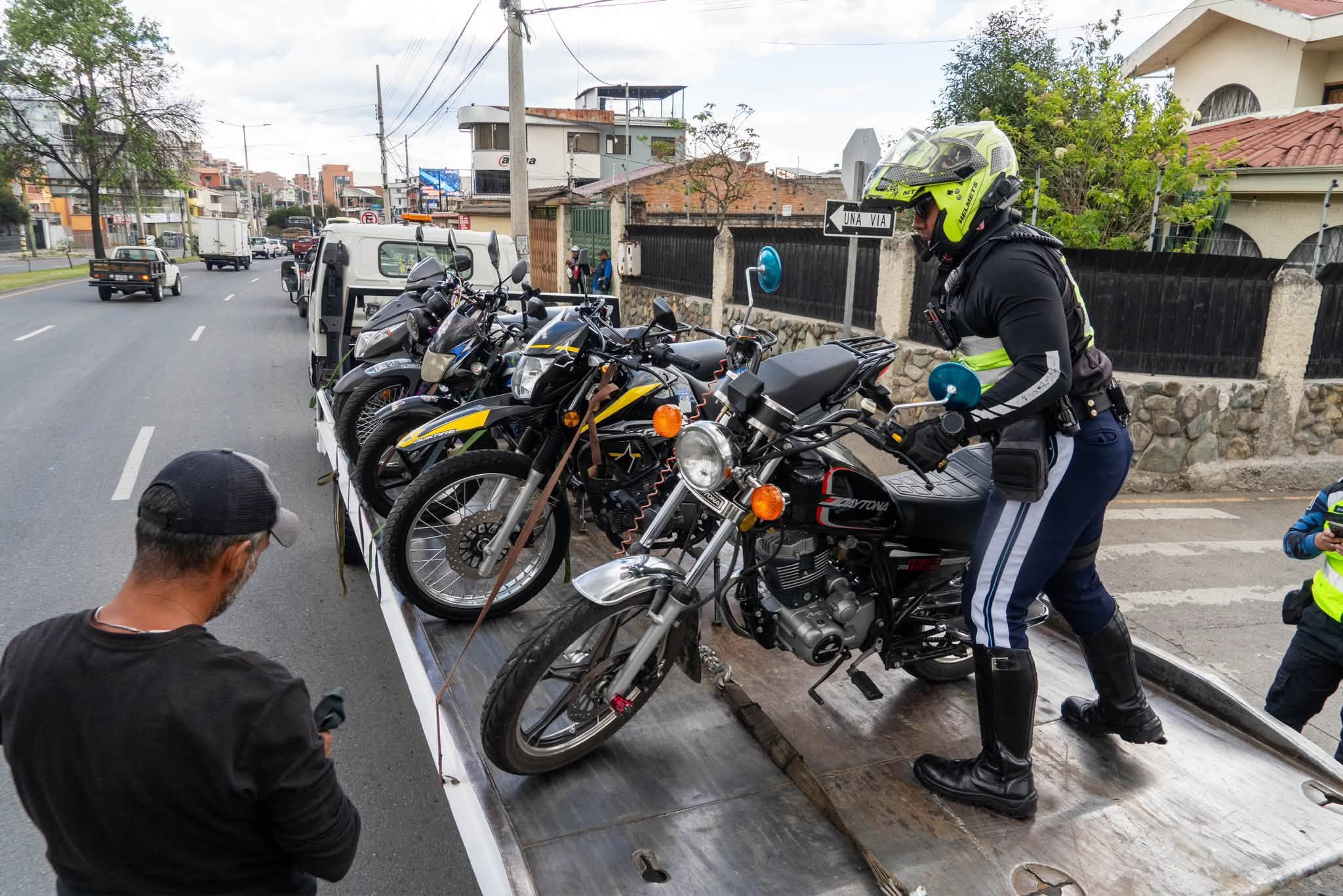 Un total de 53 motocicletas fueron retenidas en Cuenca por, principalmente, por circular sin documentación. /Cortesía