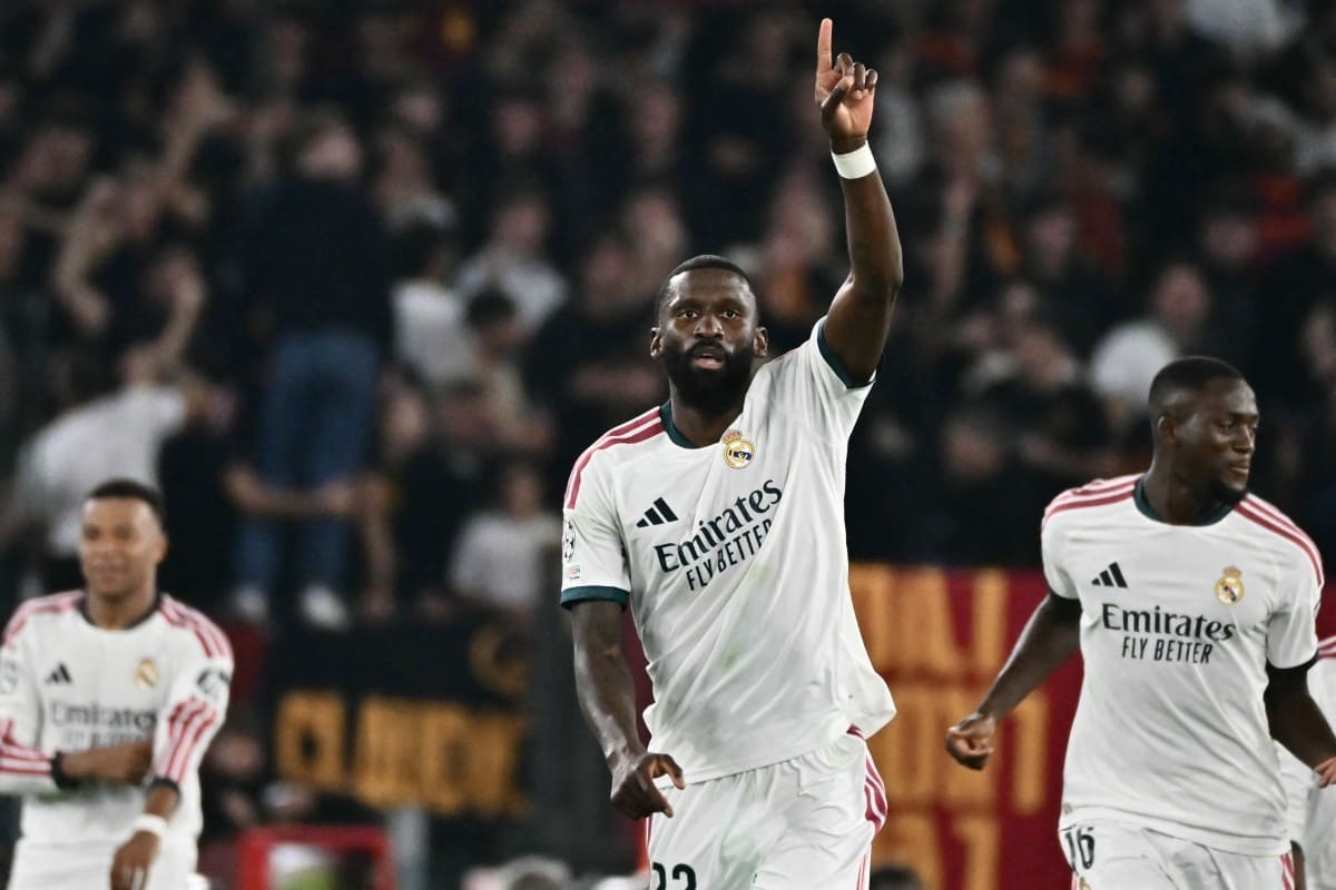 El Real Madrid le dio al partido frente a Roma. Foto: AFP