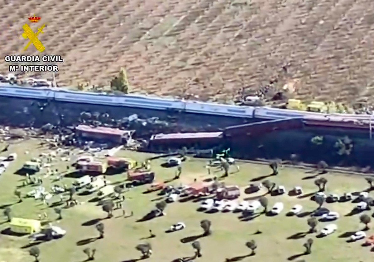 Vista aérea del accidente de dos trenes en Toledo, España. Foto: Guardia Civil