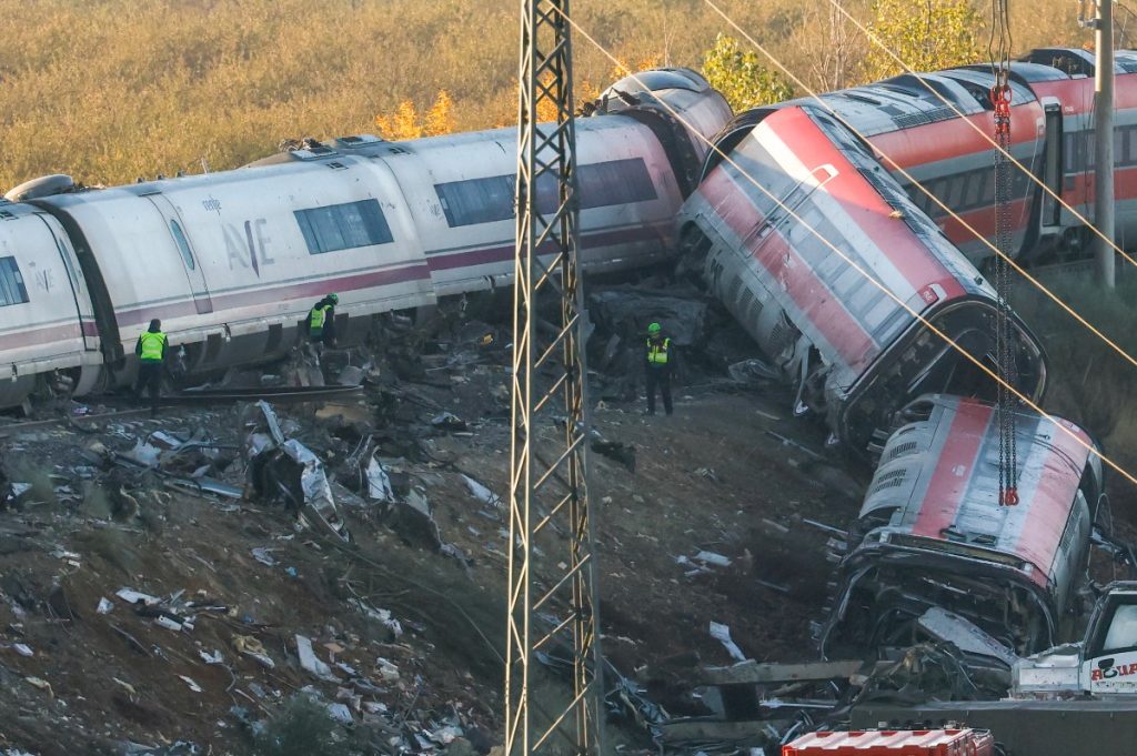 Dos trenes colisionaron la mañana del miércoles en Toledo, España. Foto: AFP