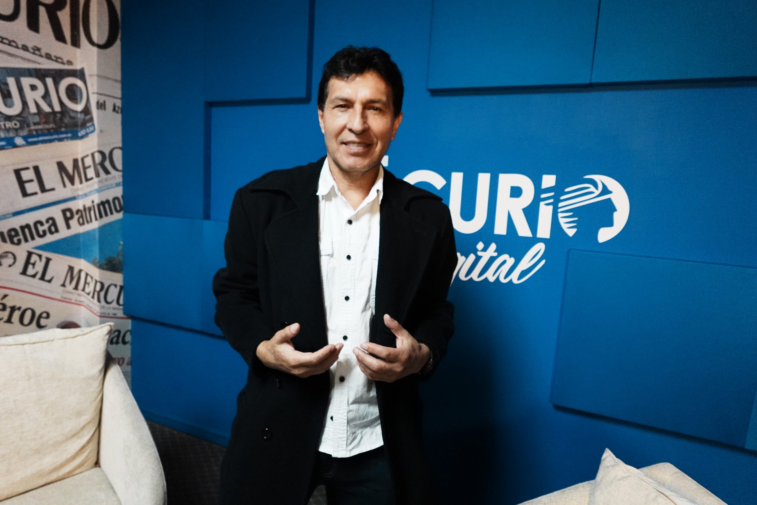 Nelson Pineda Brito prepara una conferencia en Cuenca sobre avistamientos de ovnis en Ecuador. /EL MERCURIO