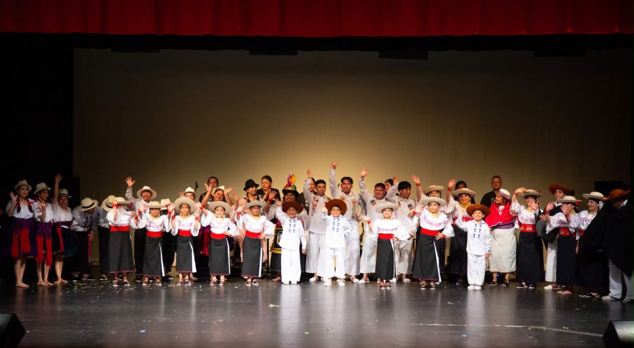 El grupo ecuatoriano Away Runakuna llevará la danza folclórica y la música andina al Festival Mundial de Cultura de Karachi, Pakistán.