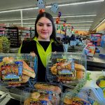 Las tradicionales guaguas de pan ecuatorianas se ofertan en Super Food Fresh Supermarket, en Estados Unidos, por el Día de los Difuntos.