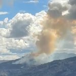 Un incendio forestal afecta al cerro Pizhi, en la parroquia San Juan, del cantón Gualaceo, en Azuay.