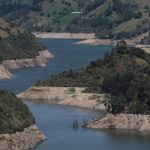 El embalse de Mazar mantiene su descenso mientras el río Paute registra el caudal más bajo en lo que va del año.