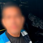 Un conductor que trabajaba como repartidos de Amazon fue detenido en EE.UU., durante una parada de tráfico.