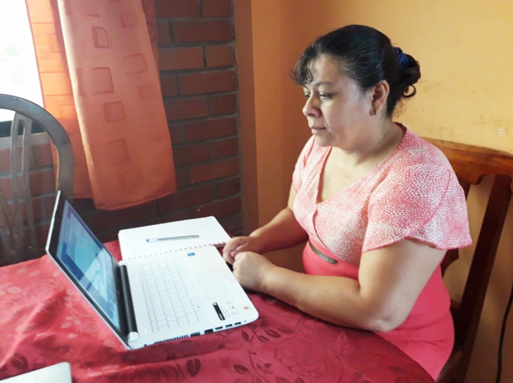 Abiertas las matriculas para que migrantes de Ecuador puedan terminar la secundaria y el bachillerato online.