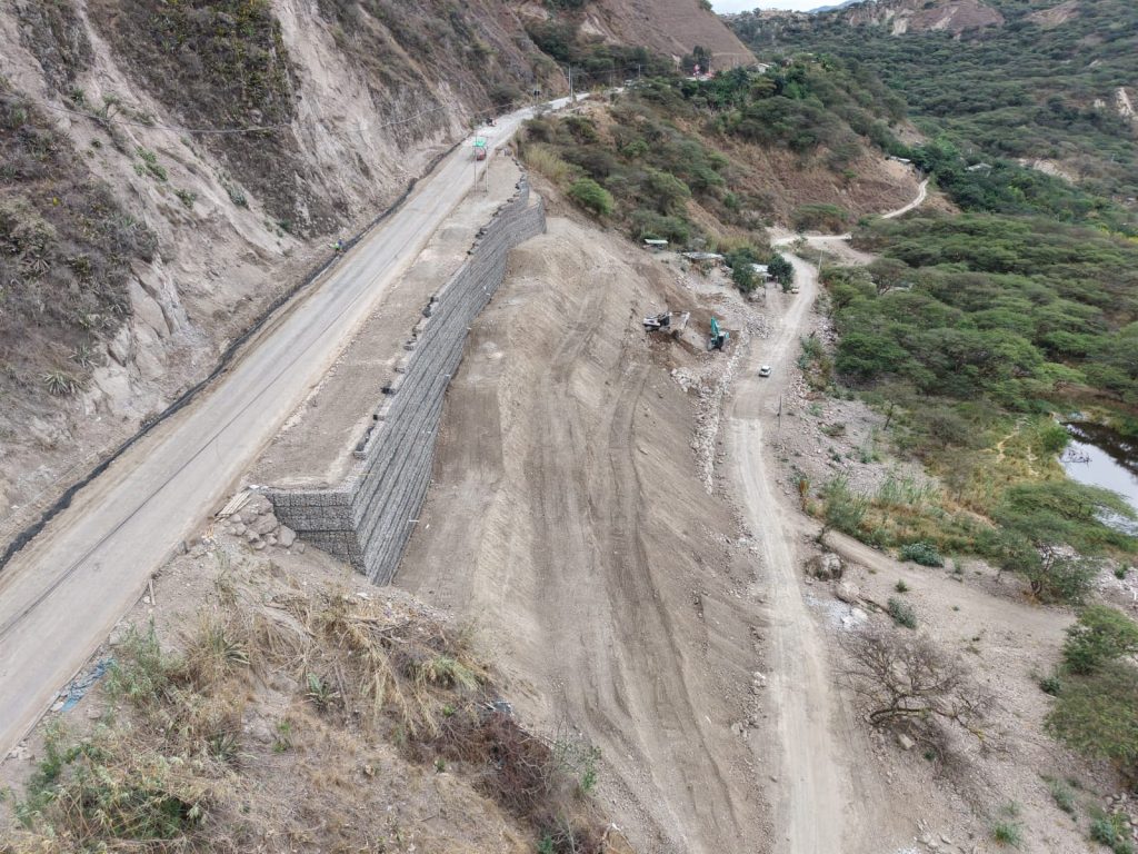 La vía Cuenca-Girón-Pasaje se cerrará esta noche. Foto: MIT