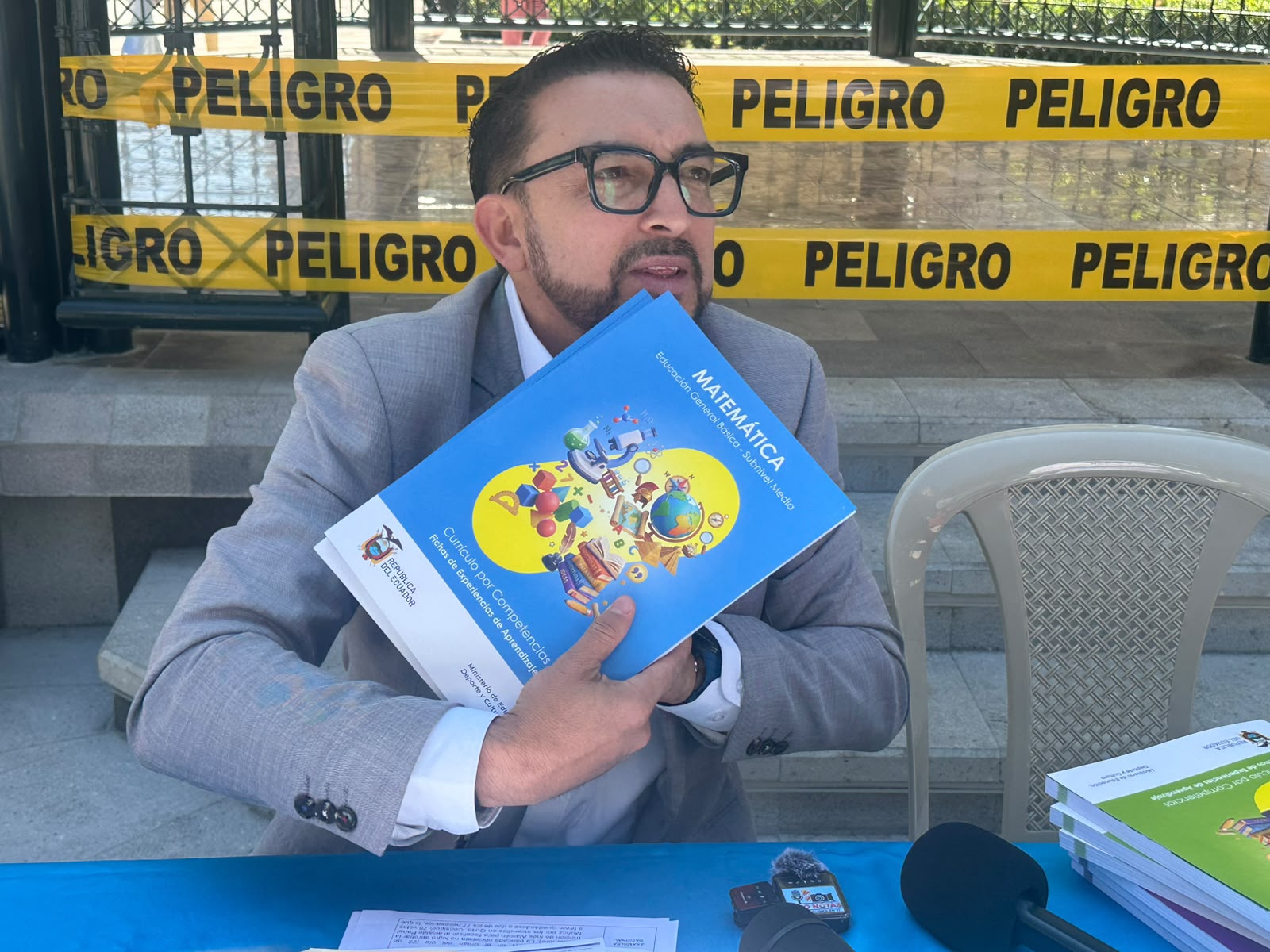 El asambleísta Roque Ordóñez denunció sobre el contenido repetido en textos para tres niveles. Foto: El Mercurio
