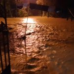 El agua ingresó a viviendas de Luz y Guía tras aumento de caudal de dos ríos. Foto: Riesgos Cuenca