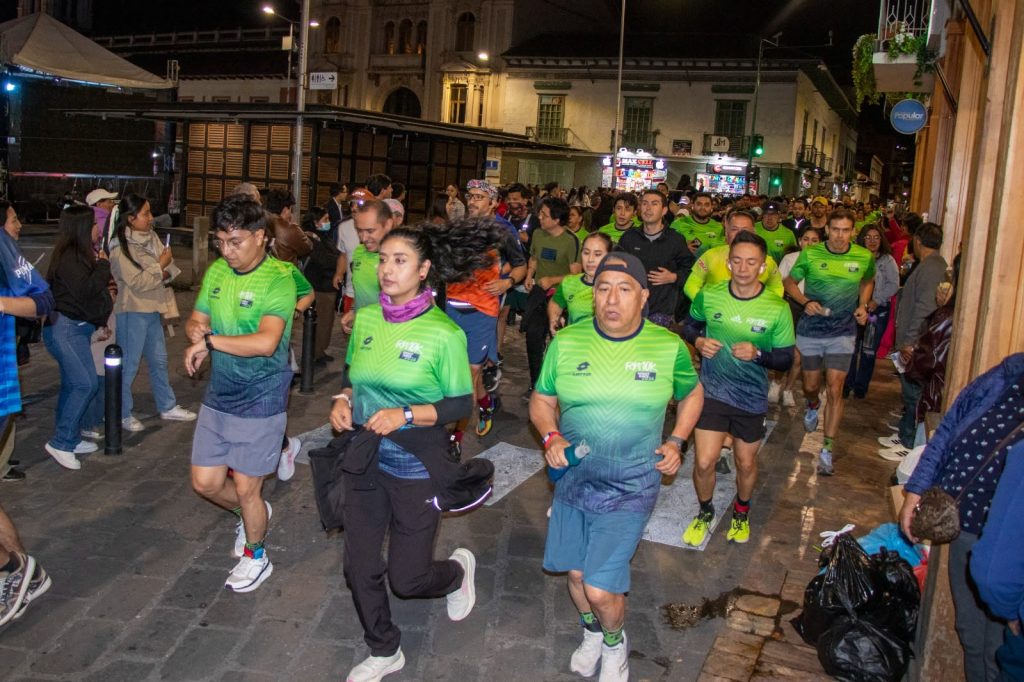 Largada de la Ruta Nocturna desde la Plaza San Francisco. / JRO