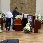 El cuerpo de Alfredo Sánchez fue trasladado a Cuenca, en donde familiares se despiden de él. Foto: El Mercurio