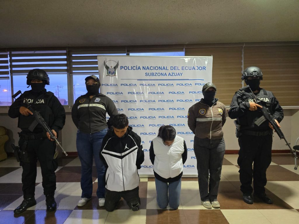 Dos personas fueron detenidas en Cuenca por la Policía Nacional. Foto: PN